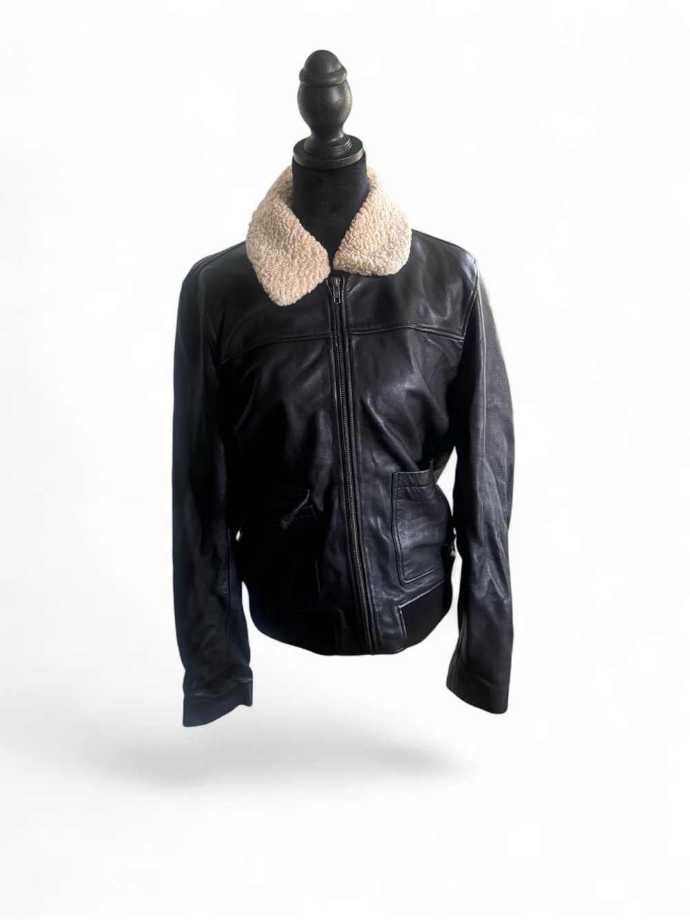 Black Leather Bomber / Cream Sherpa Collar
Bomber in EUC - Picture 2 of 7